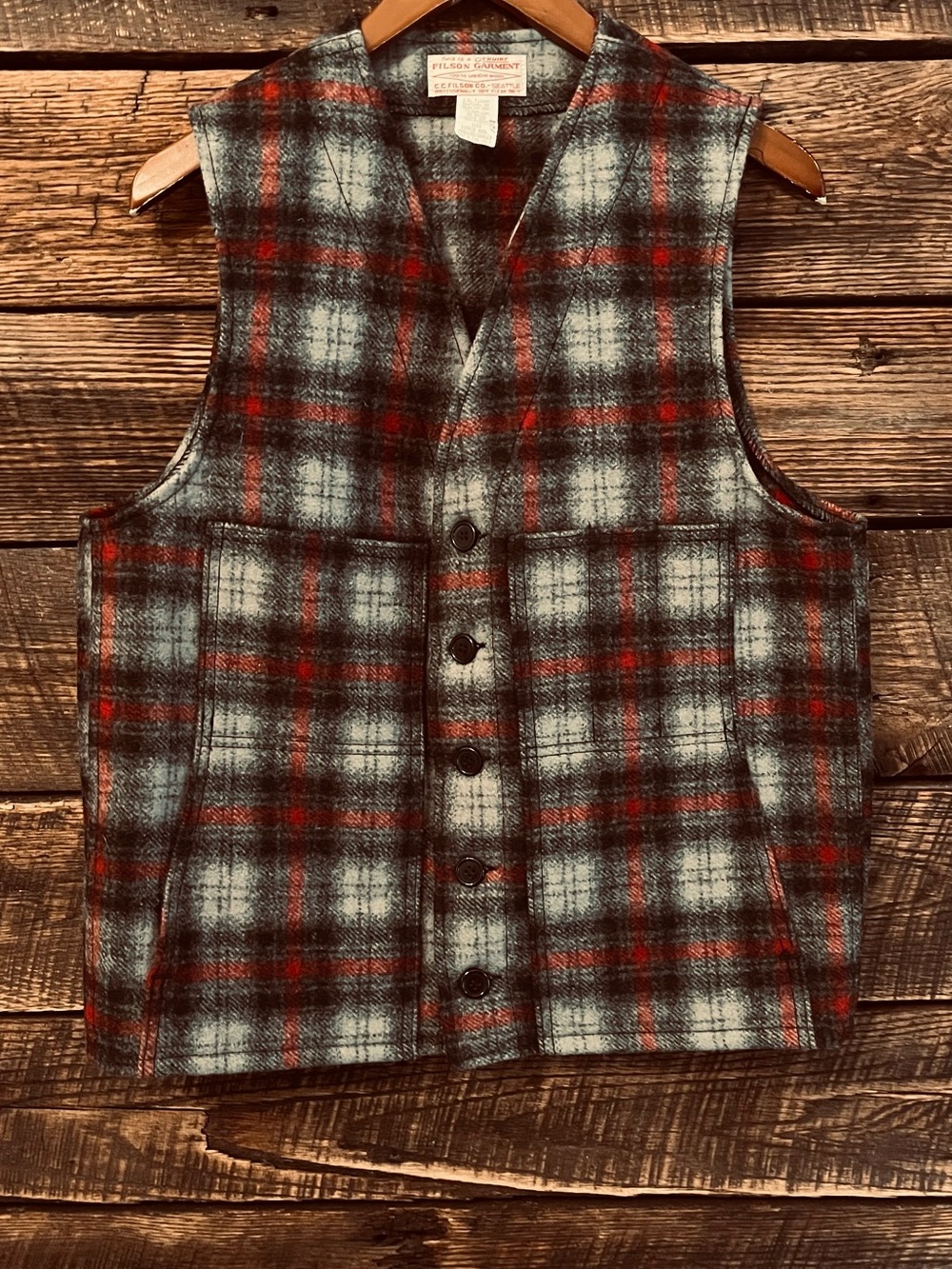 Filson 100% wool plaid men’s vest with pockets button front sz 40 red grey wht